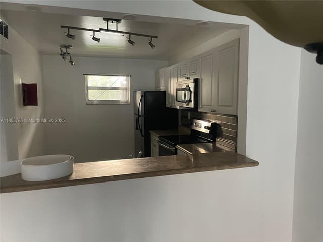 1075 Riverside Dr # 203, Coral Springs FL 33071 - Coral Springs, FL - Photo 4