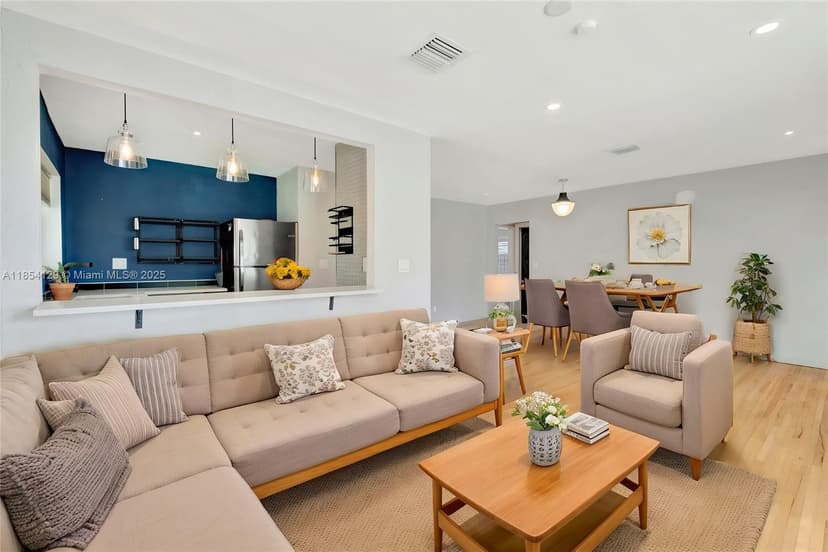 517 S 19th Ave, Hollywood FL 33020