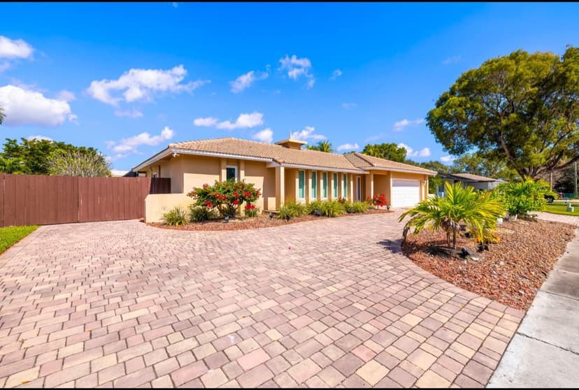 5921 SW 17th Court, Plantation FL 33317