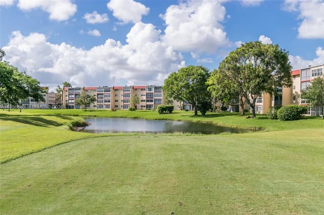 1040 Country Club Dr # 309, Margate FL 33063 - Margate, FL - Photo 3