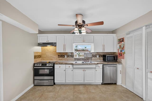 1136 W 7th Street, Riviera Beach FL 33404 - Riviera Beach, FL - Photo 2
