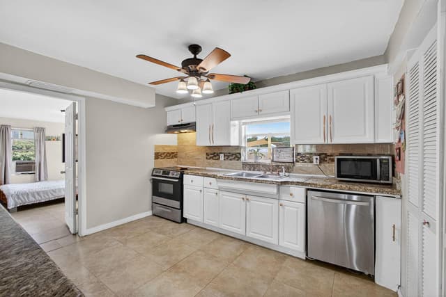 1136 W 7th Street, Riviera Beach FL 33404 - Riviera Beach, FL - Photo 3