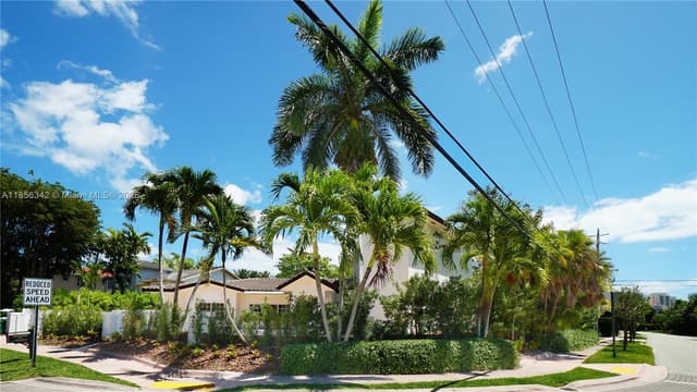 691 Ridgewood Rd, Key Biscayne FL 33149 - Key Biscayne, FL - Photo 2