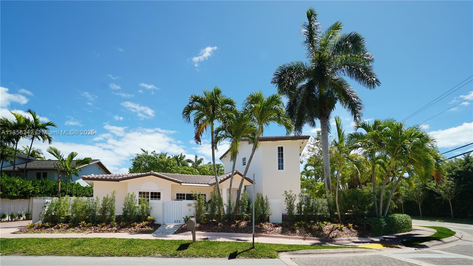 691 Ridgewood Rd, Key Biscayne FL 33149 - Key Biscayne, FL - Photo 1