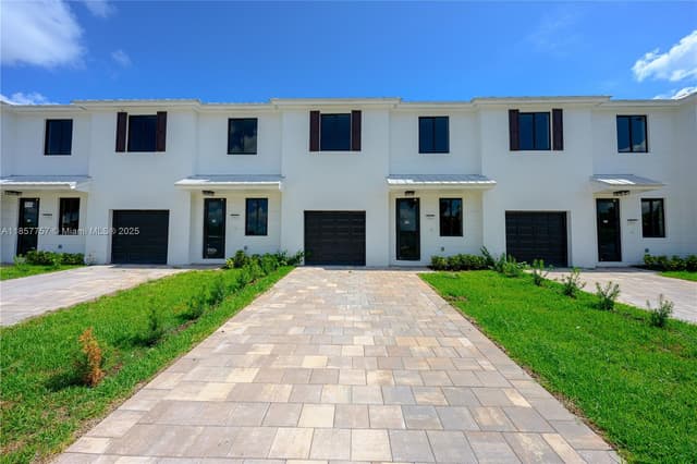 880 SW 1st St, Florida City FL 33034 - Florida City, FL - Photo 3