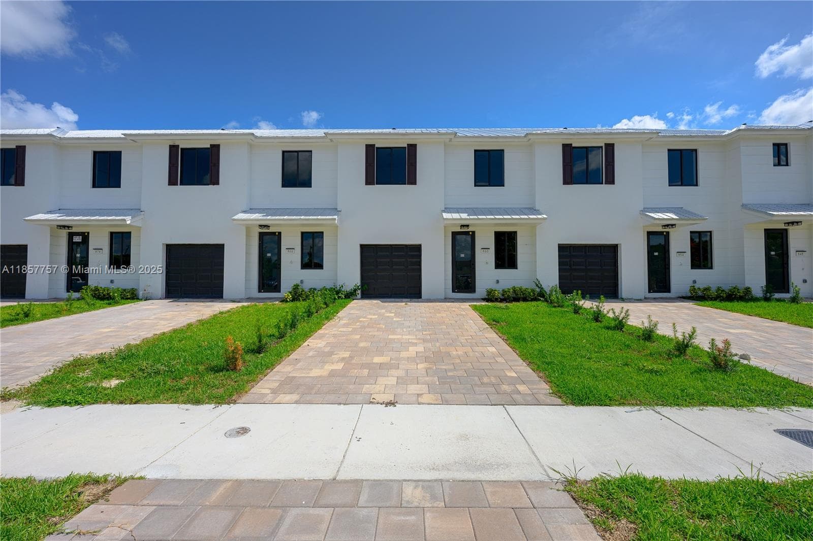 880 SW 1st St, Florida City FL 33034 - Florida City, FL - Photo 1