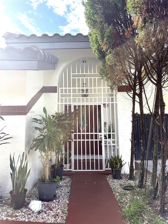 11266 SW 33rd St, Miami FL 33165 - Miami, FL - Photo 2