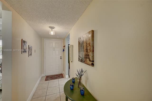 3186 Via Poinciana # 203, Lake Worth FL 33467 - Lake Worth, FL - Photo 2