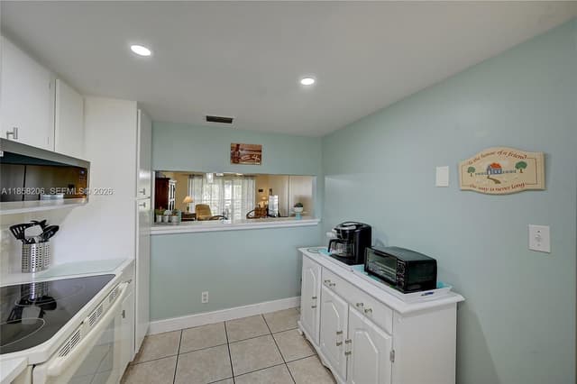 3186 Via Poinciana # 203, Lake Worth FL 33467 - Lake Worth, FL - Photo 5