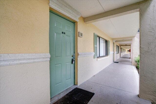 1104 Meadows Circle, Boynton Beach FL 33436 - Boynton Beach, FL - Photo 2