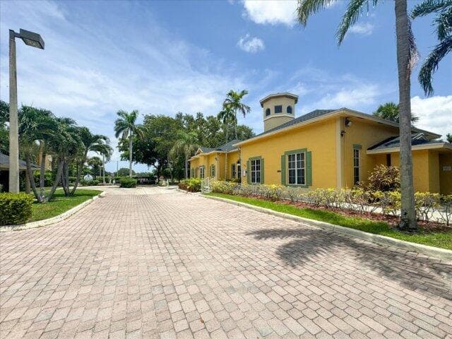 1104 Meadows Circle, Boynton Beach FL 33436 - Boynton Beach, FL - Photo 4