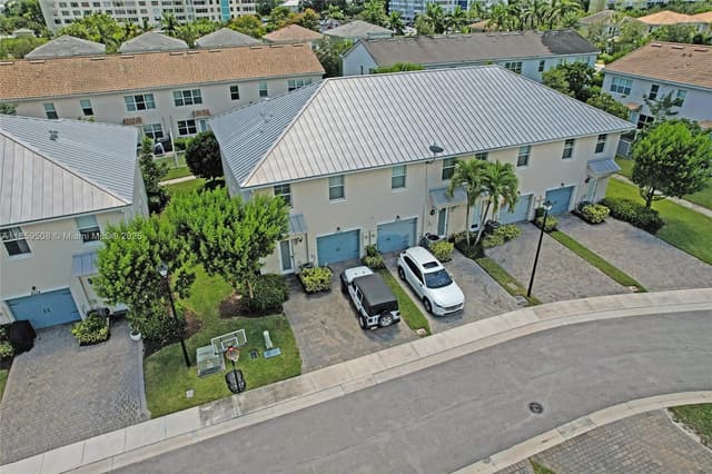 4046 Long Leaf Ln, Hollywood FL 33021 - Hollywood, FL - Photo 2