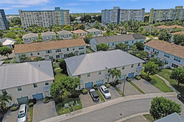 4046 Long Leaf Ln, Hollywood FL 33021 - Hollywood, FL - Photo 3