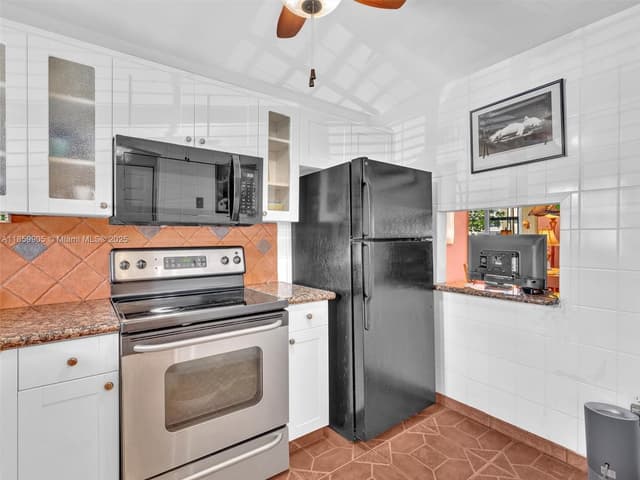 8020 N Sunrise Lakes Dr # 110, Sunrise FL 33322 - Sunrise, FL - Photo 2