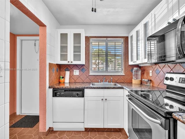 8020 N Sunrise Lakes Dr # 110, Sunrise FL 33322 - Sunrise, FL - Photo 4