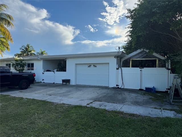 1691 NE 177th St, North Miami Beach FL 33162 - North Miami Beach, FL - Photo 4
