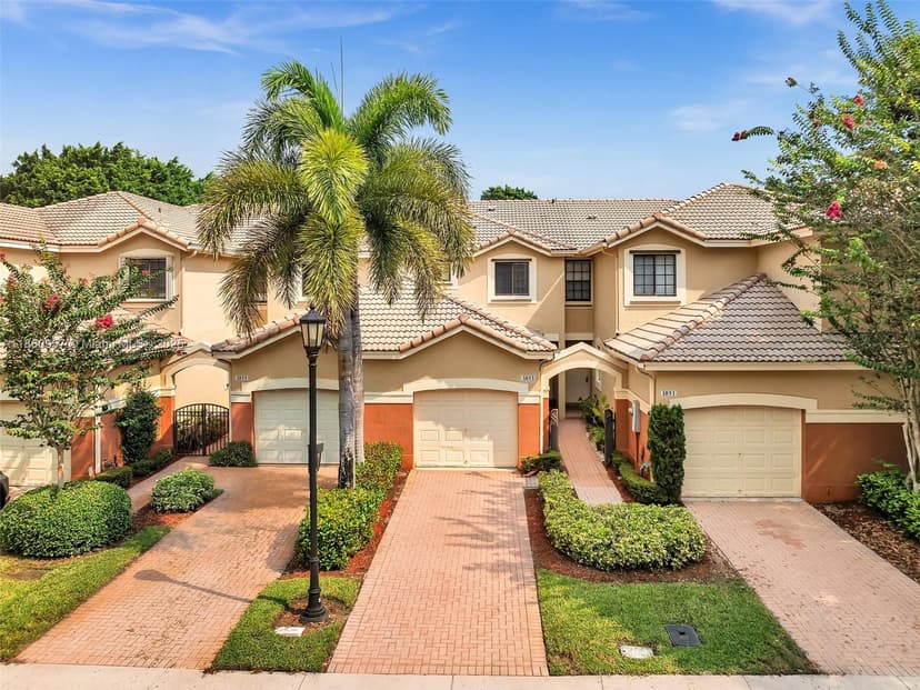 3853 Tree Top Dr, Weston FL 33332