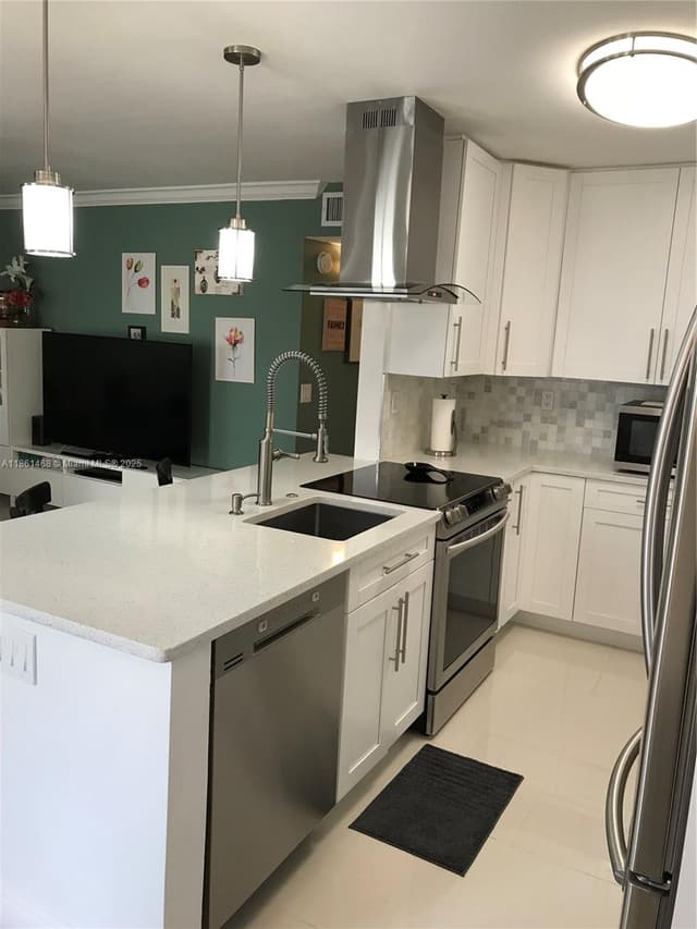 466 Normandy J # 466, Delray Beach FL 33484 - Delray Beach, FL - Photo 2