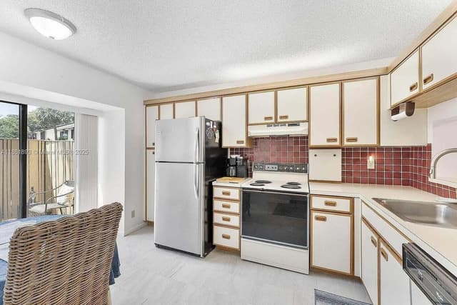 4575 S Carambola Cir S # 27206, Coconut Creek FL 33066 - Coconut Creek, FL - Photo 2