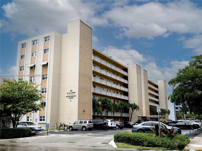319 NE 14th Ave # 505, Hallandale Beach FL 33009