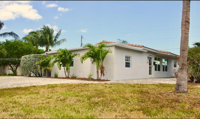 1301 NE 42nd St, Oakland Park FL 33334