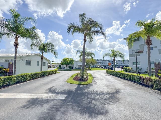 2300 Park Ln # 105, Hollywood FL 33021 - Hollywood, FL - Photo 2