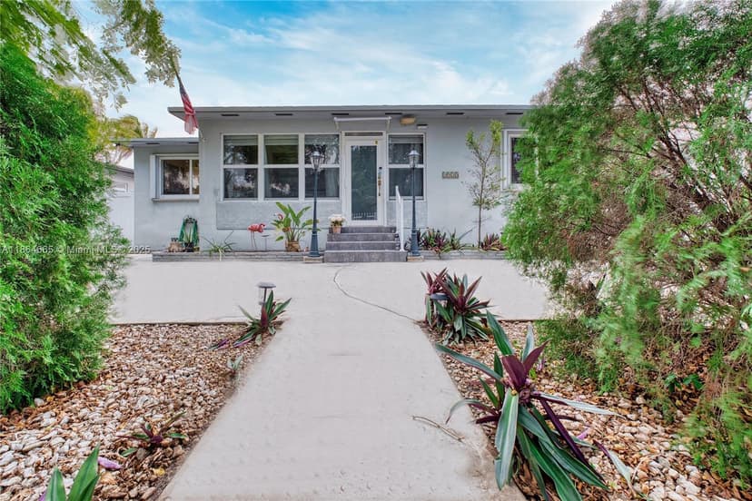 1923 Dewey St, Hollywood FL 33020