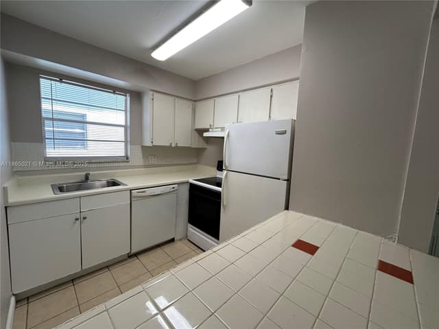 6505 Winfield Blvd # 18, Margate FL 33063 - Margate, FL - Photo 3