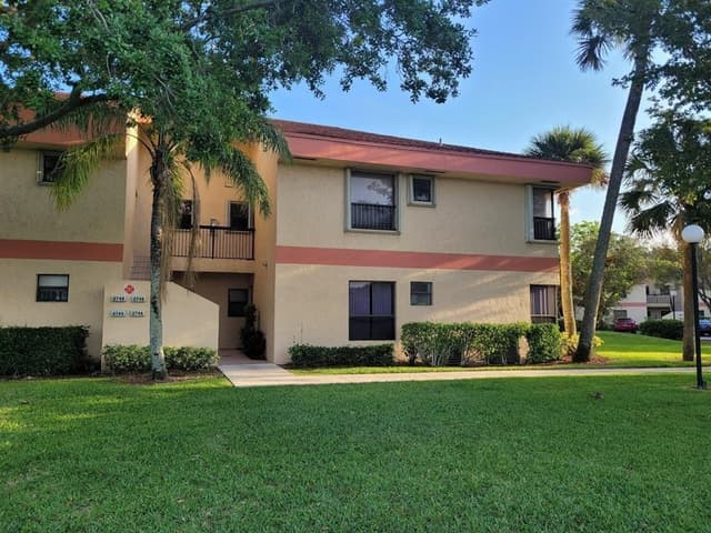 2744 S Carambola Circle # 1919, Coconut Creek FL 33066 - Coconut Creek, FL - Photo 2