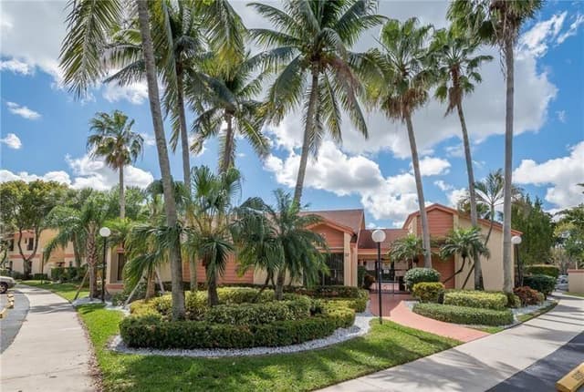 2744 S Carambola Circle # 1919, Coconut Creek FL 33066 - Coconut Creek, FL - Photo 4