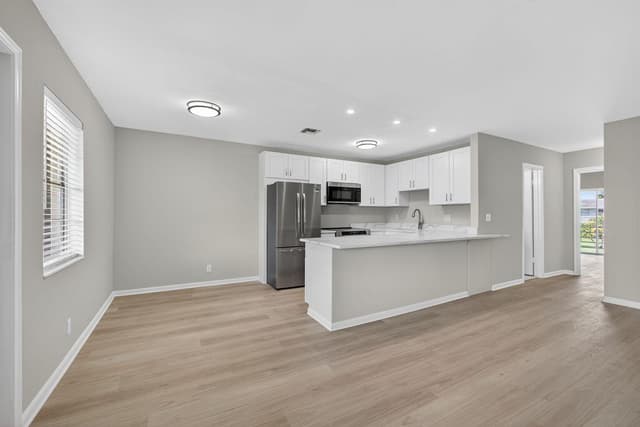 42 Easthampton B, West Palm Beach FL 33417 - West Palm Beach, FL - Photo 6