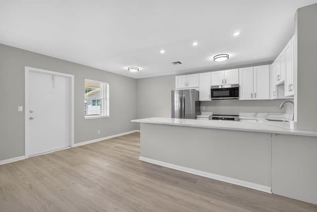 42 Easthampton B, West Palm Beach FL 33417 - West Palm Beach, FL - Photo 5