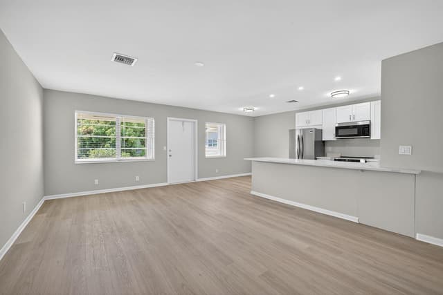 42 Easthampton B, West Palm Beach FL 33417 - West Palm Beach, FL - Photo 4