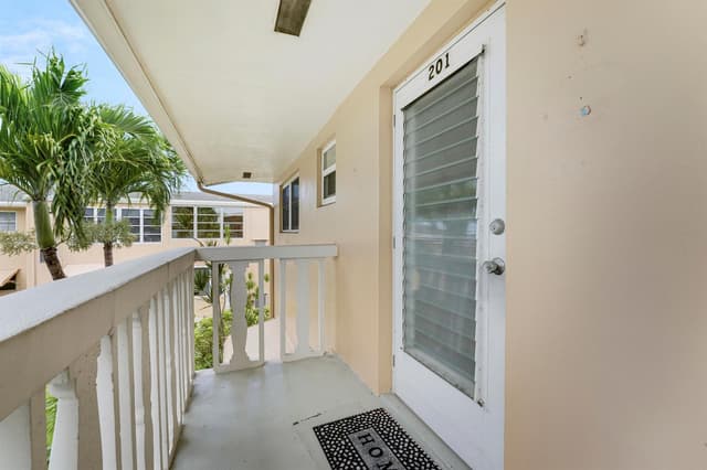 2132 NE 1st Way # 201, Boynton Beach FL 33435 - Boynton Beach, FL - Photo 2