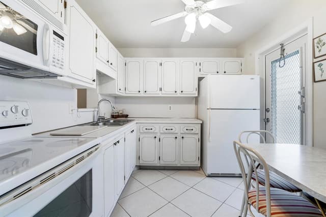 2132 NE 1st Way # 201, Boynton Beach FL 33435 - Boynton Beach, FL - Photo 4
