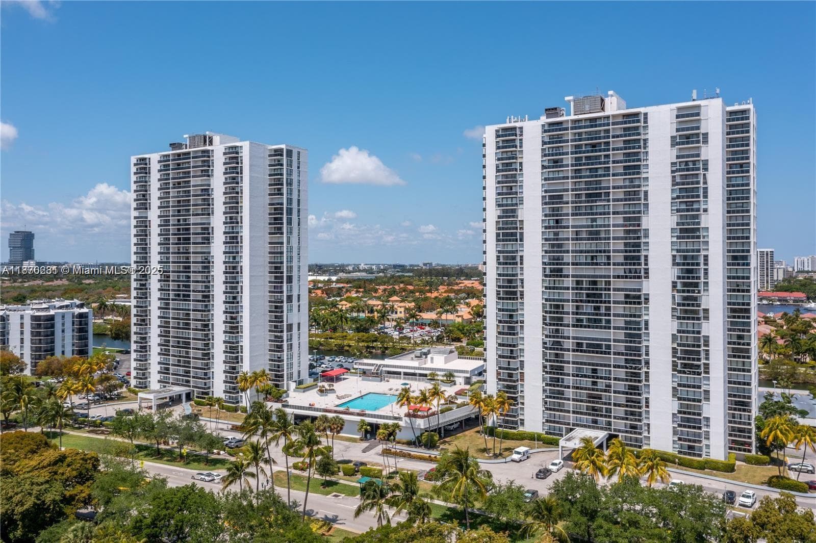 3675 N Country Club Dr # 204, Aventura FL 33180