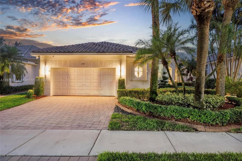 2557 Bay Pointe Dr, Weston FL 33327
