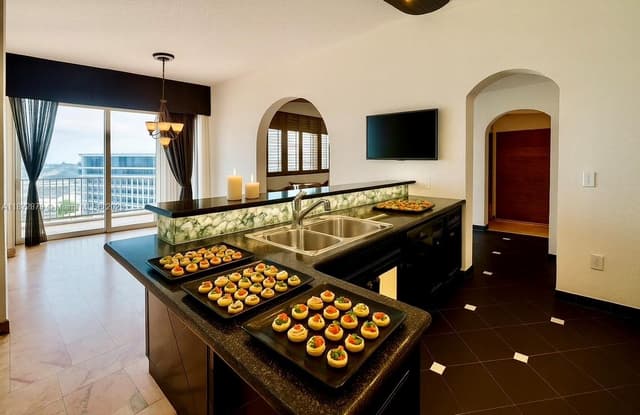 18071 Biscayne Blvd, Aventura FL 33160 - Aventura, FL - Photo 3