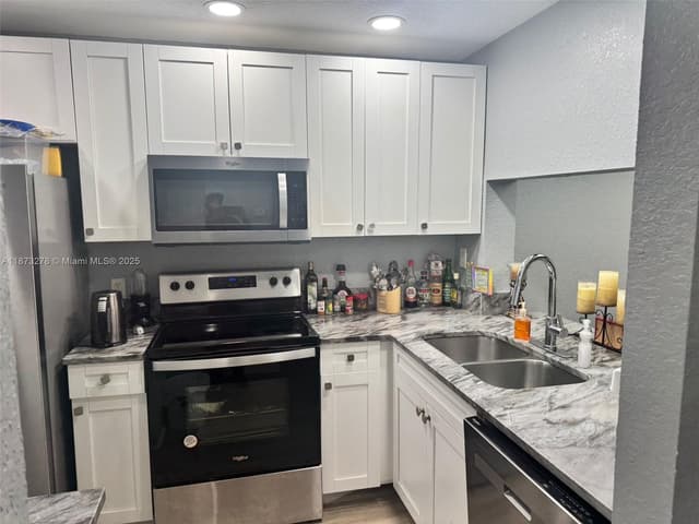10332 Sunrise Lakes Blvd # 106, Sunrise FL 33322 - Sunrise, FL - Photo 5