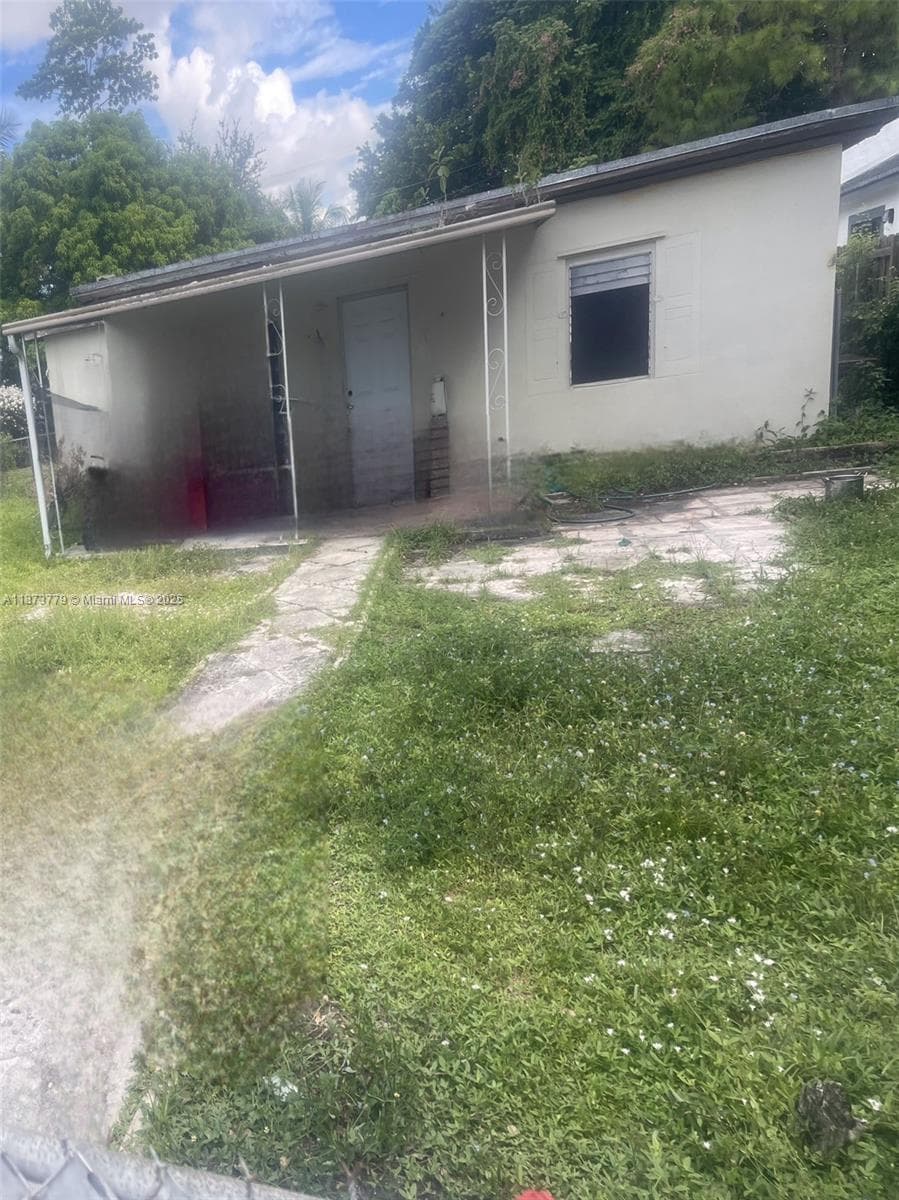2011 NW 96th St, Miami FL 33147