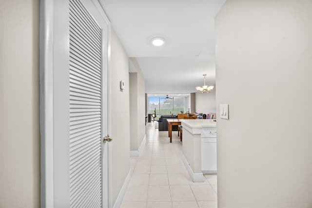 4539 Luxemburg Court # 104, Lake Worth FL 33467 - Lake Worth, FL - Photo 2
