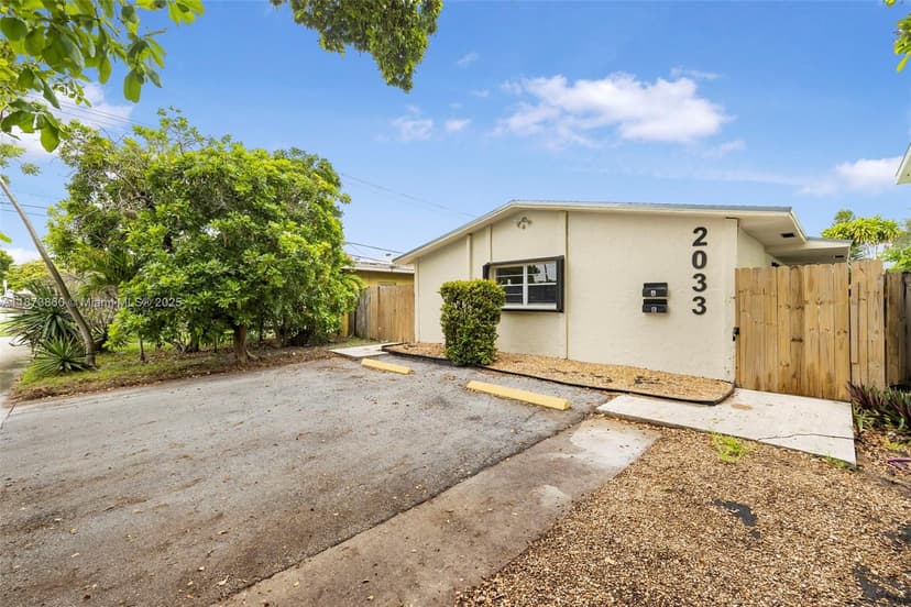 2033 Dewey St, Hollywood FL 33020