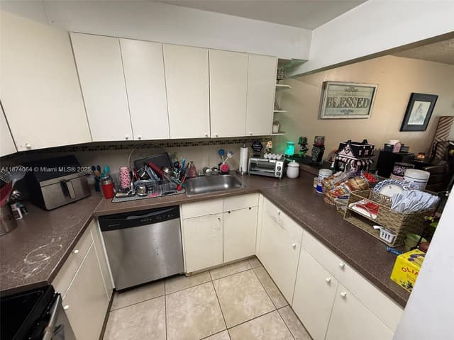 6940 Miami Gardens Dr # 122, Hialeah FL 33015 - Hialeah, FL - Photo 6