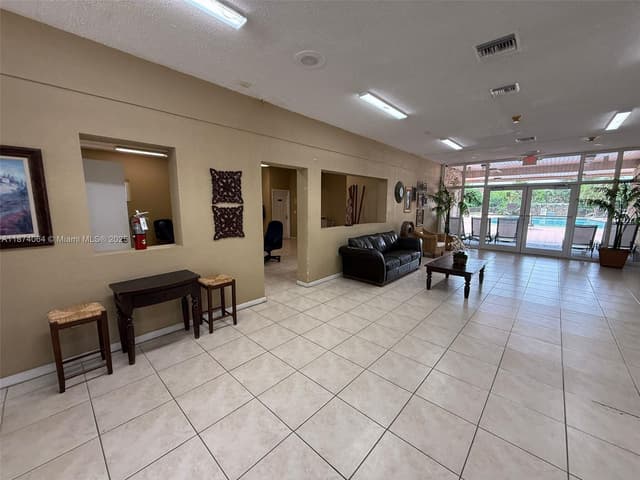 6940 Miami Gardens Dr # 122, Hialeah FL 33015 - Hialeah, FL - Photo 3