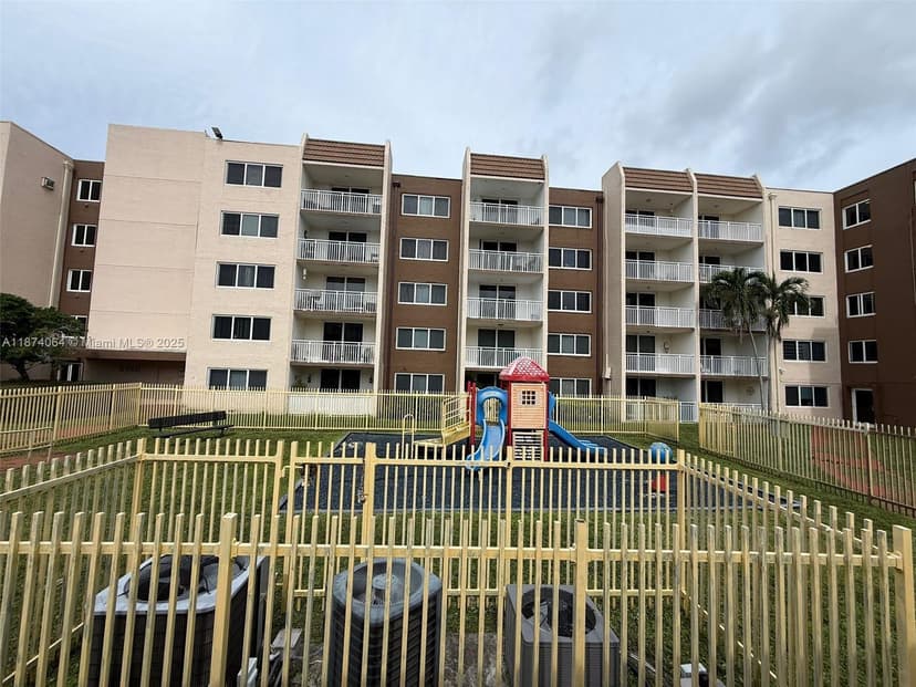 6940 Miami Gardens Dr # 122, Hialeah FL 33015