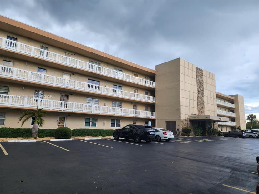 425 SE 11th Ter # 403, Dania Beach FL 33004