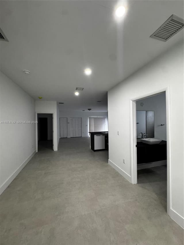 2541 NW 9th St, Fort Lauderdale FL 33311 - Fort Lauderdale, FL - Photo 2