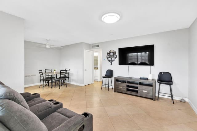 5300 Washington Street # D308, Hollywood FL 33021 - Hollywood, FL - Photo 2
