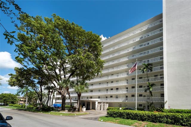 2555 NE 11th Street # 902, Fort Lauderdale FL 33304 - Fort Lauderdale, FL - Photo 2