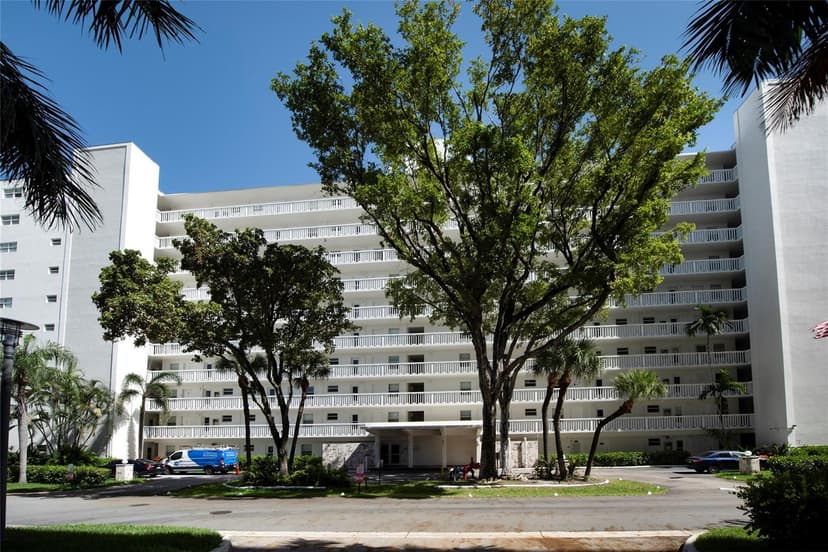 2555 NE 11th Street # 902, Fort Lauderdale FL 33304